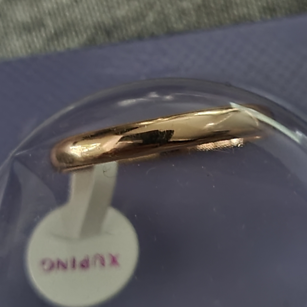 Gold wedding band